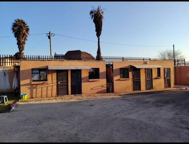 BUSINESS FOR SALE IN LENASIA EXT 3
